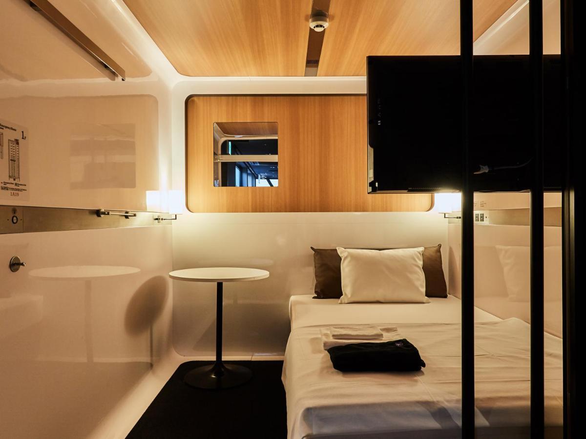 First Cabin Nishi Umeda Osaka Bagian luar foto