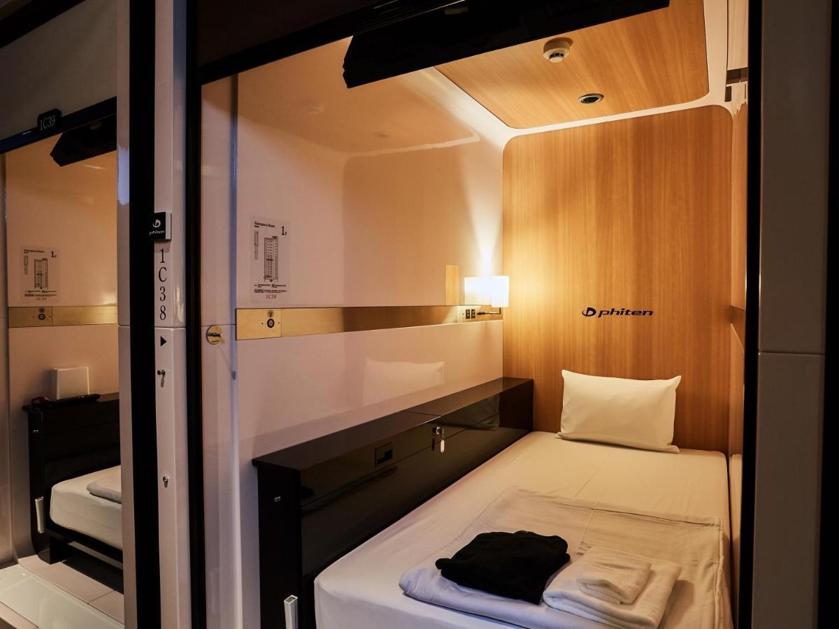 First Cabin Nishi Umeda Osaka Bagian luar foto